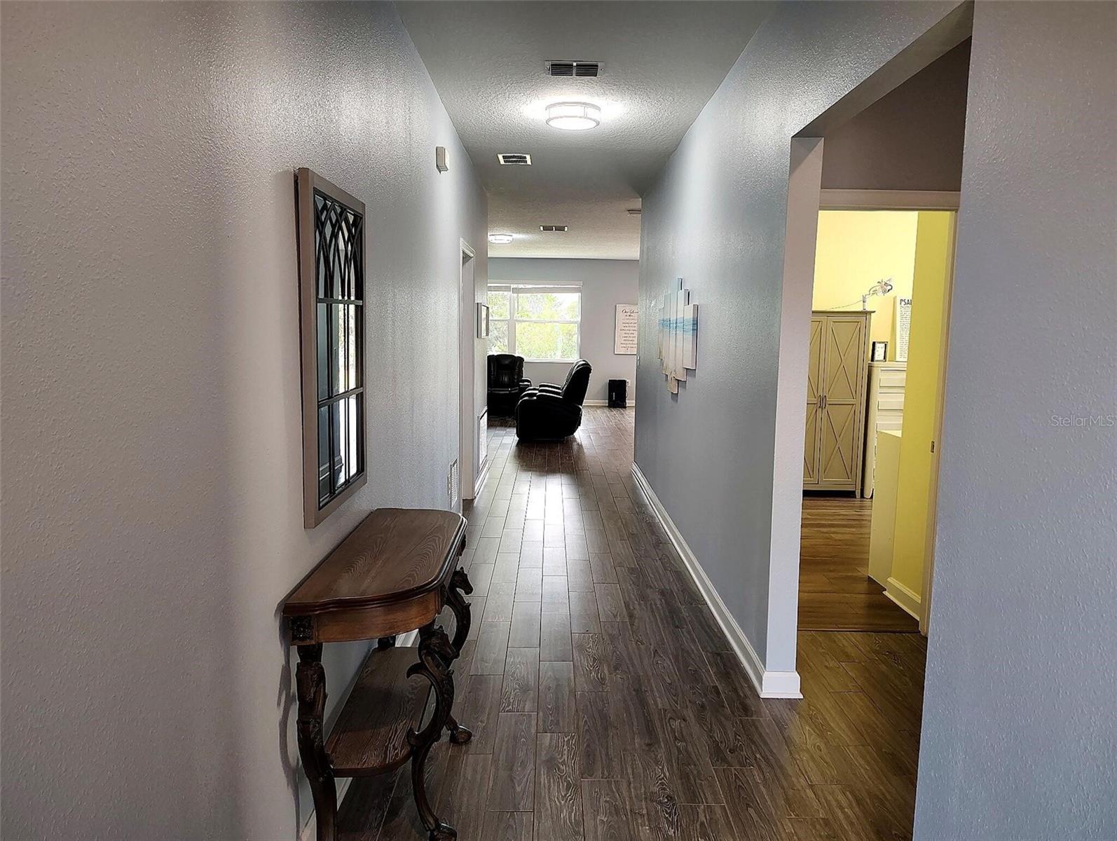 1047 OAK BLUFF DR