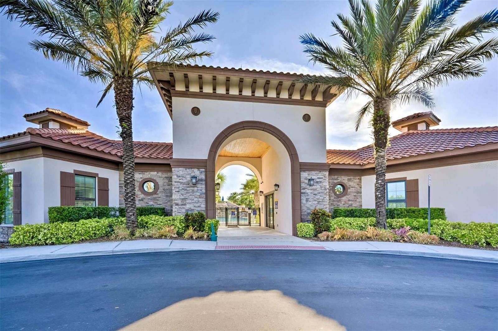 1047 OAK BLUFF DR