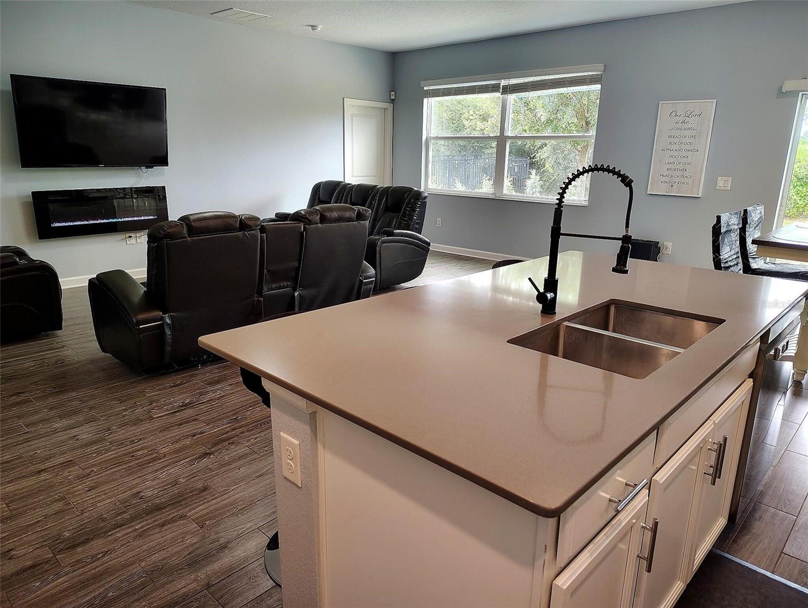 1047 OAK BLUFF DR