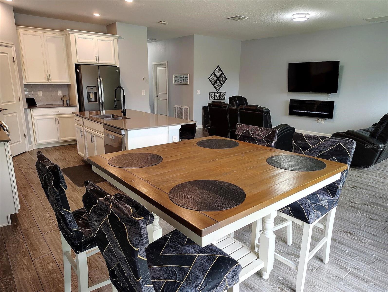 1047 OAK BLUFF DR