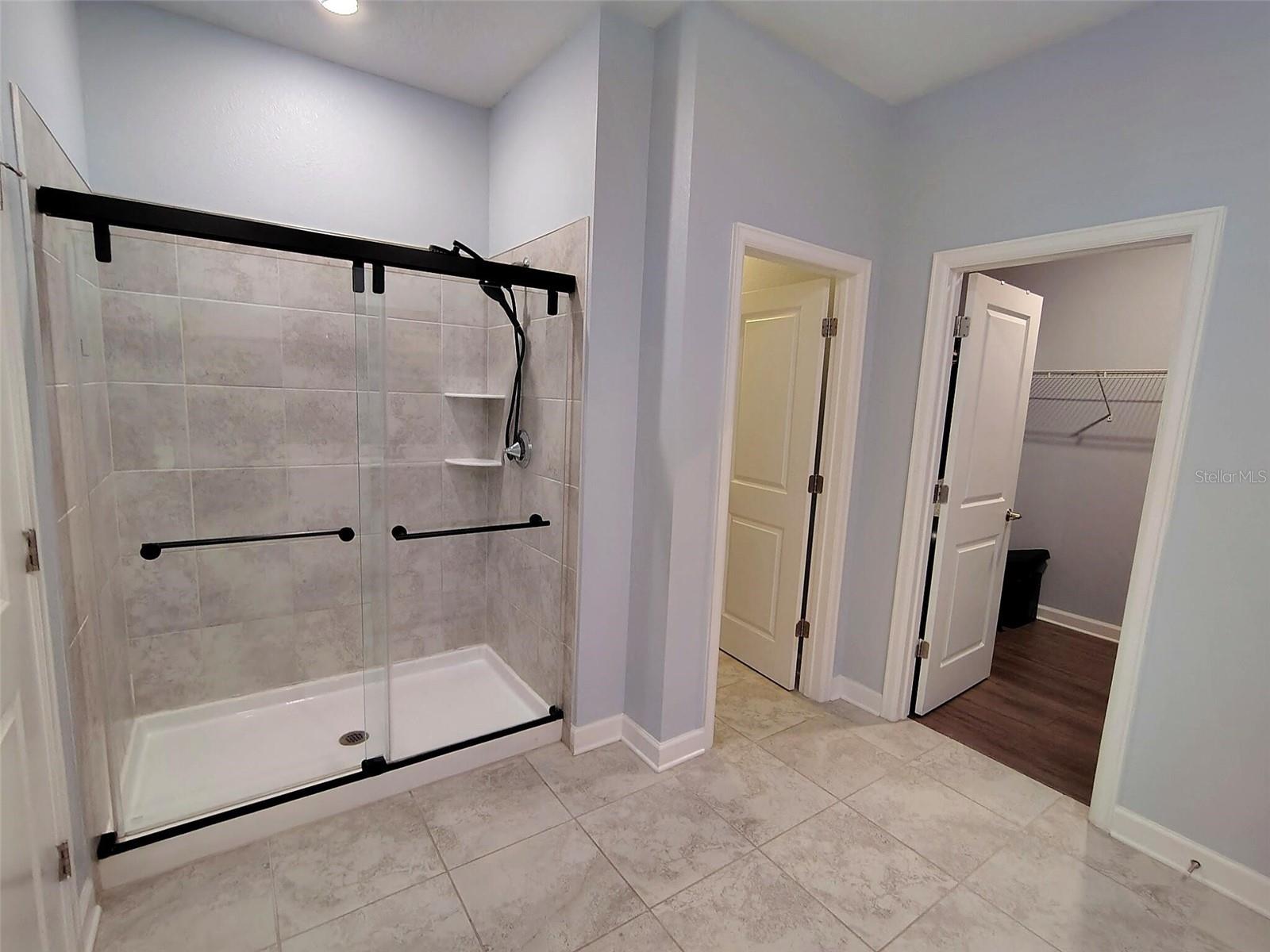1047 OAK BLUFF DR