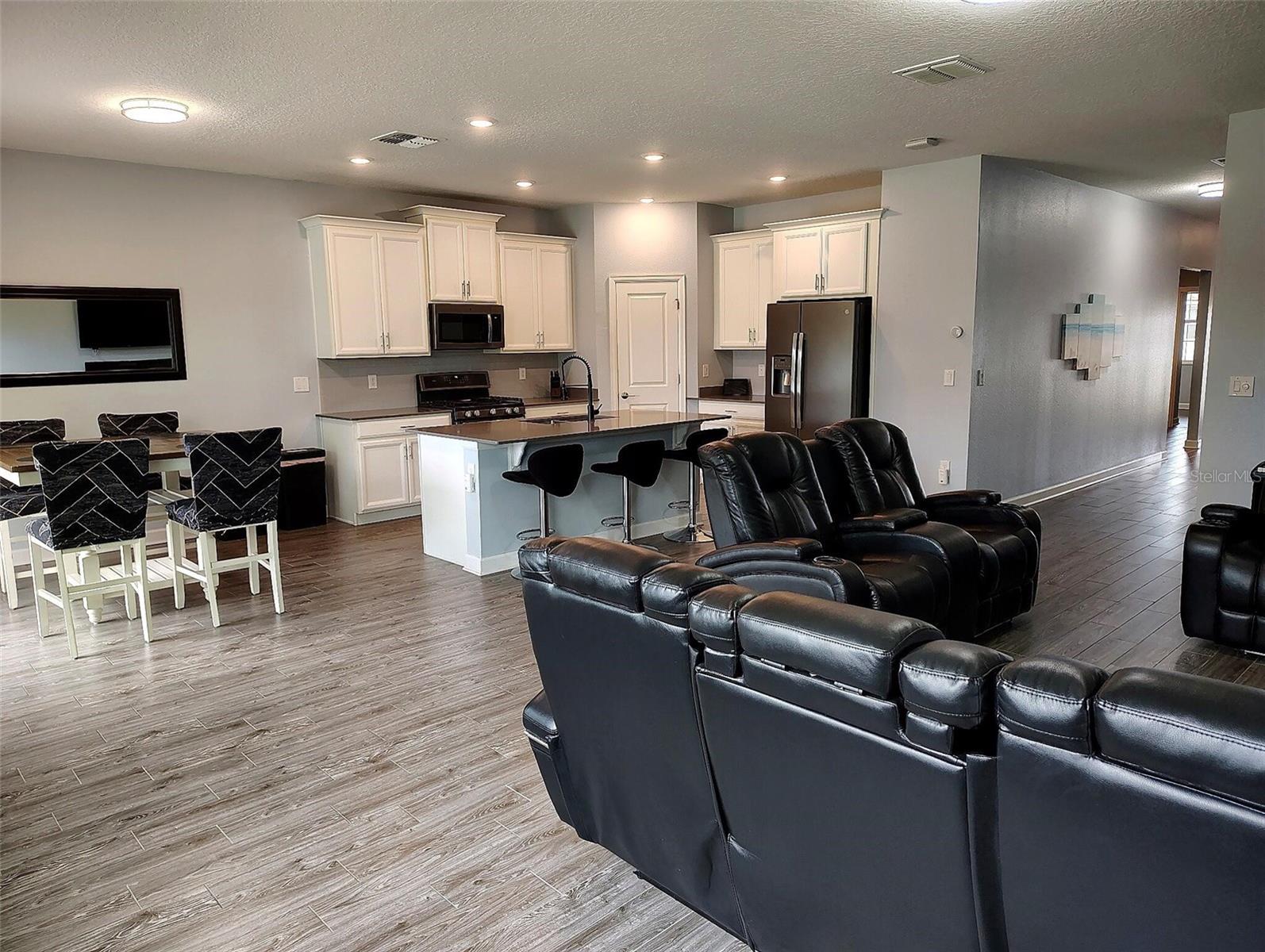 1047 OAK BLUFF DR