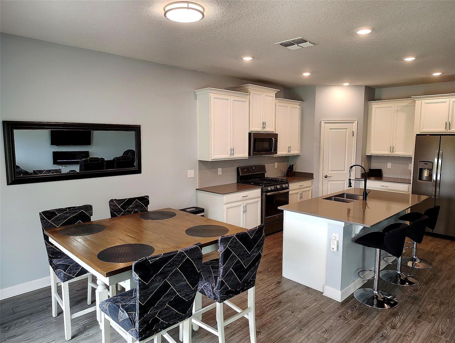 1047 OAK BLUFF DR