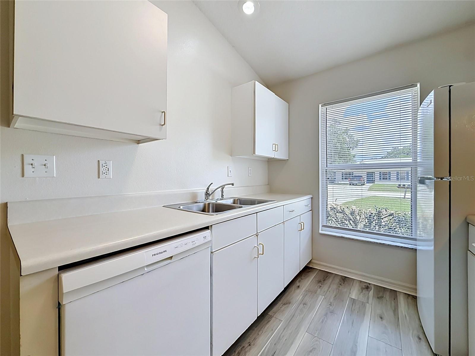 3228 COURTNEY DR