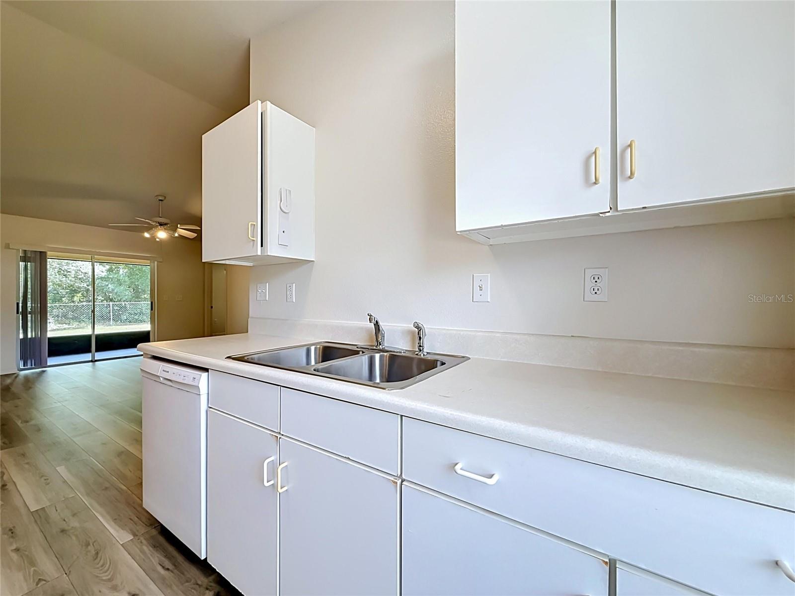 3228 COURTNEY DR