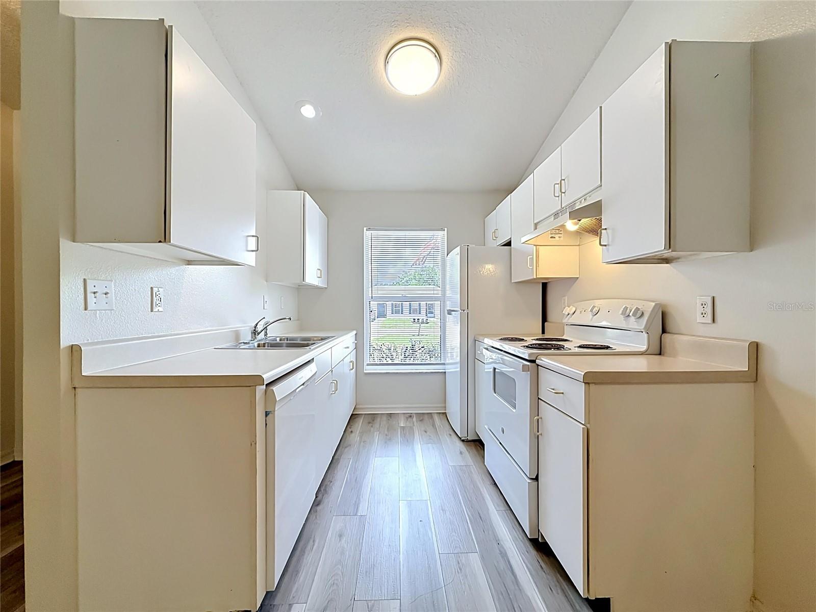 3228 COURTNEY DR