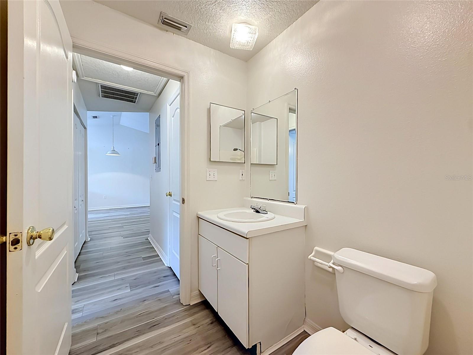 3228 COURTNEY DR