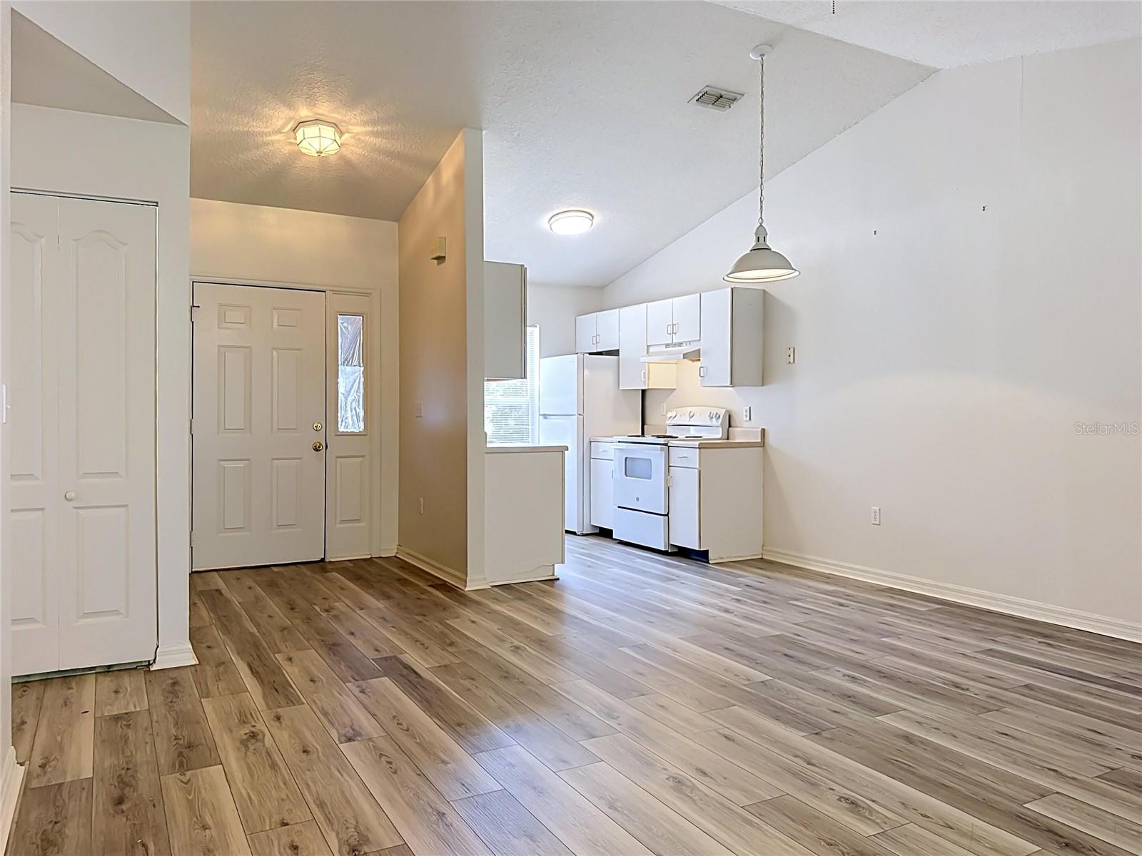 3228 COURTNEY DR