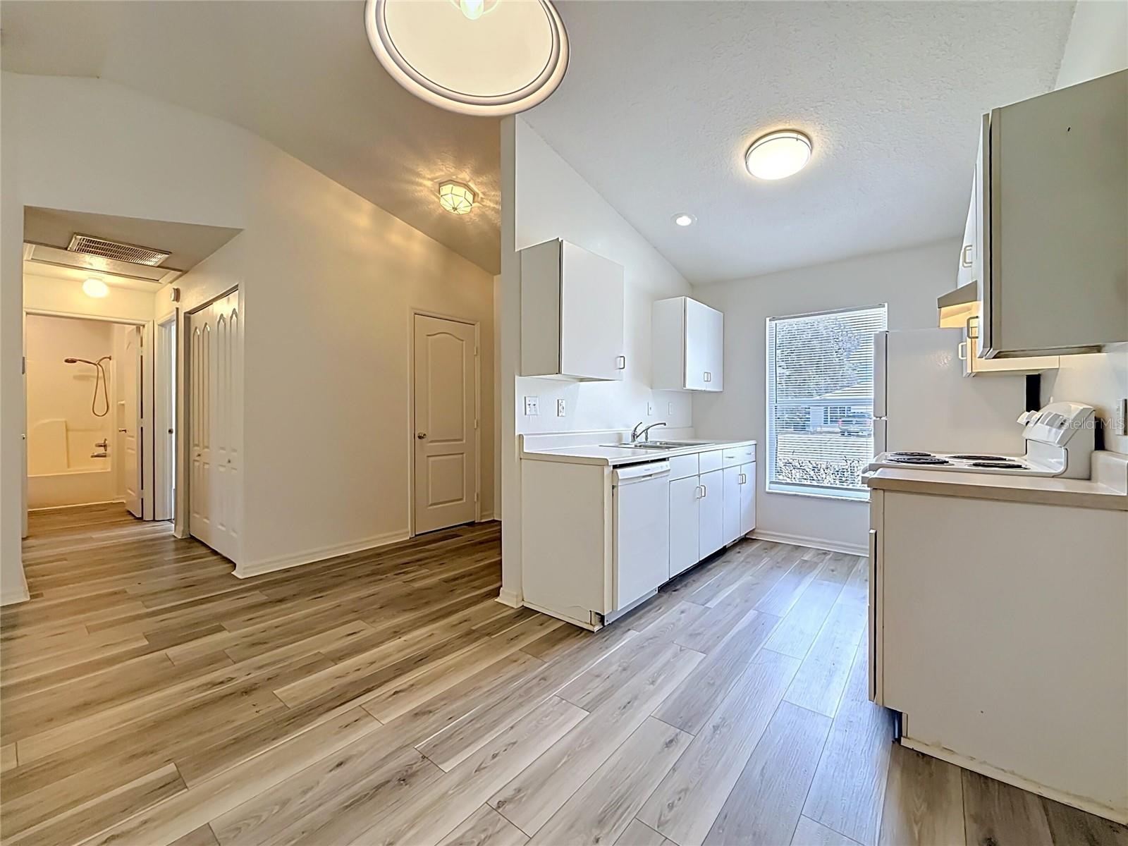 3228 COURTNEY DR
