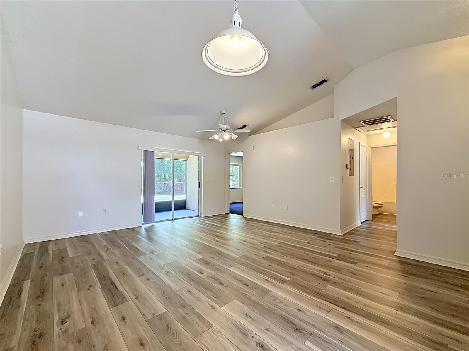 3228 COURTNEY DR