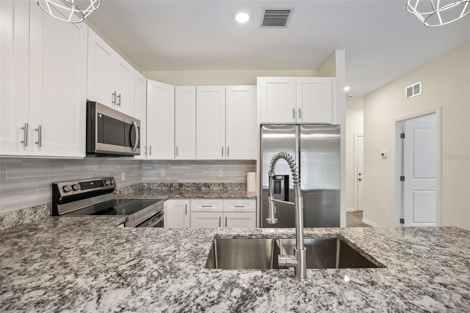 321 CAMILLIA LN