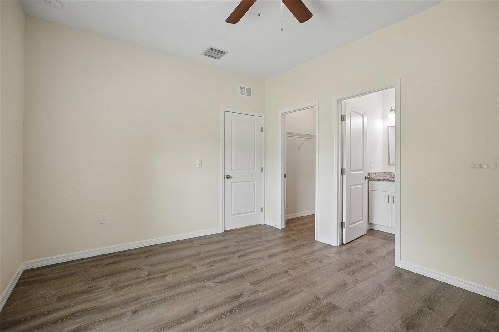 321 CAMILLIA LN