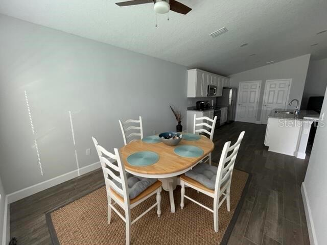 7 CUNNINGHAM LN