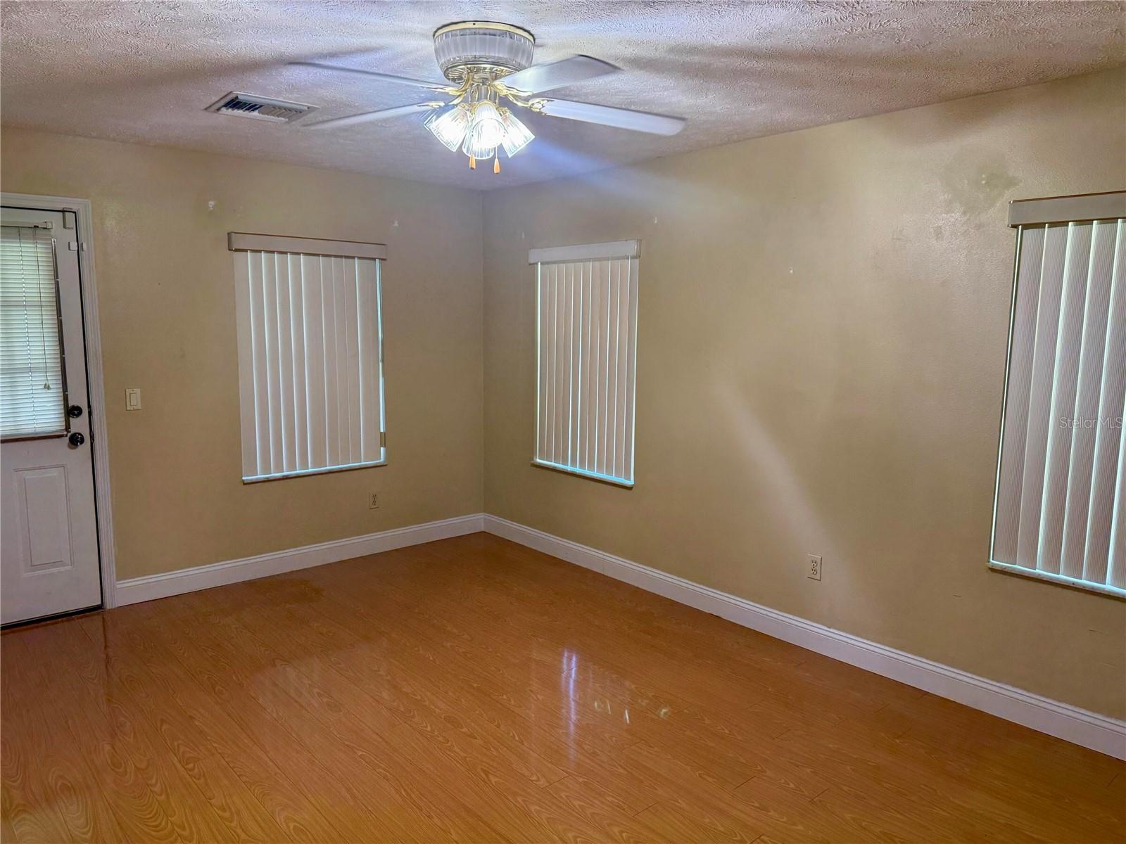 5921 PECAN RD