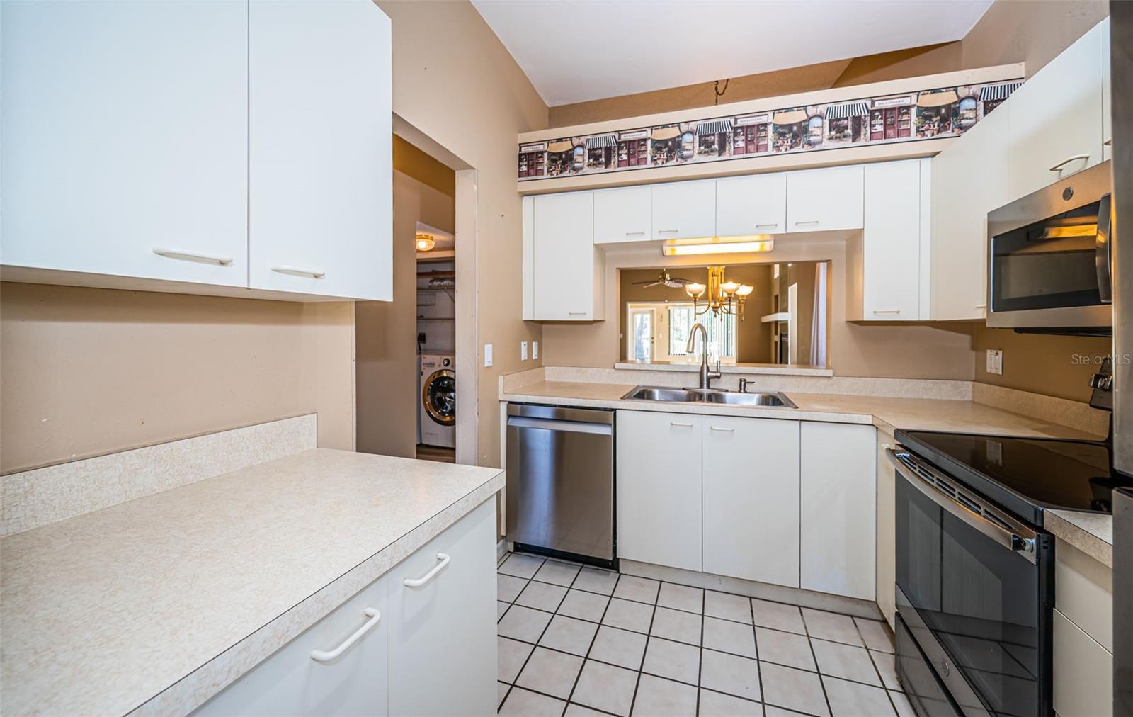 4399 BROOKER CREEK DR
