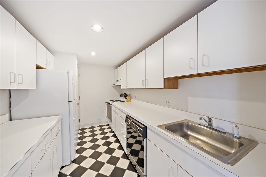21 Linden St # 417