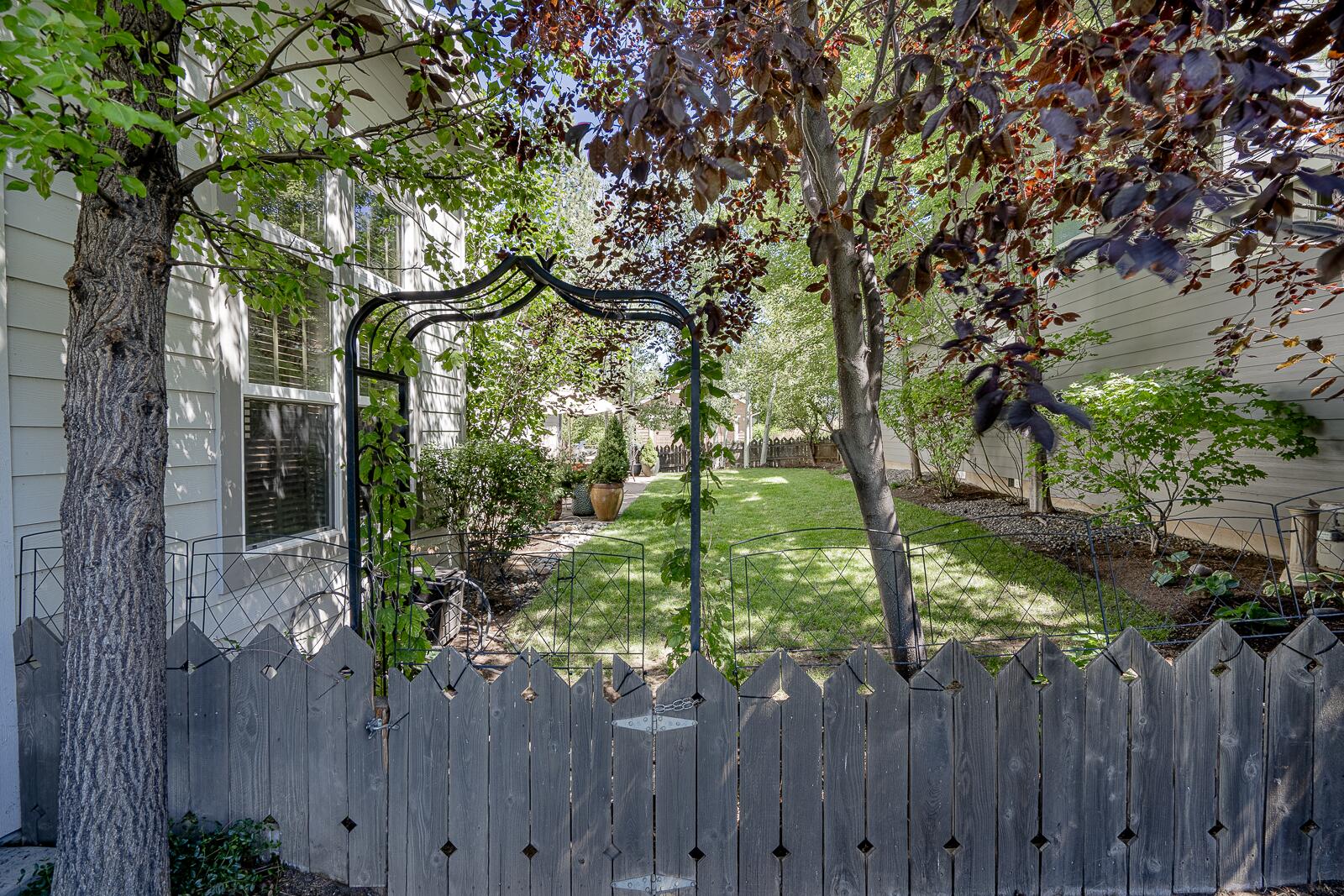61413 Davis Lake Loop