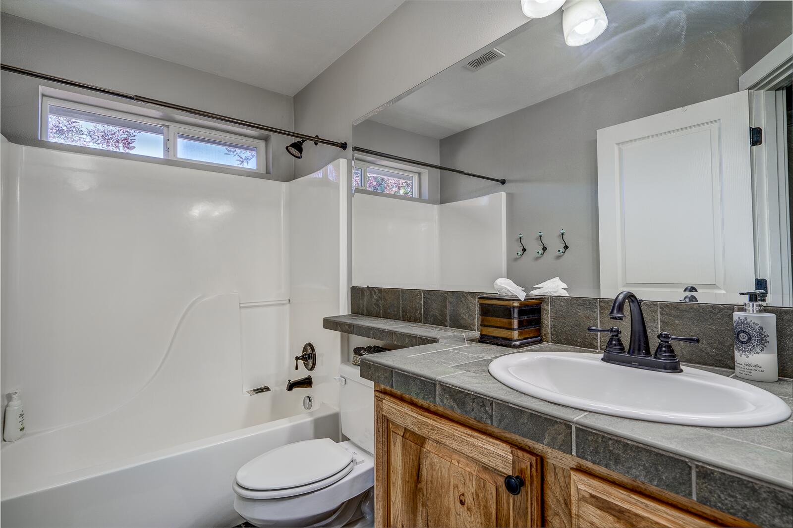 61413 Davis Lake Loop