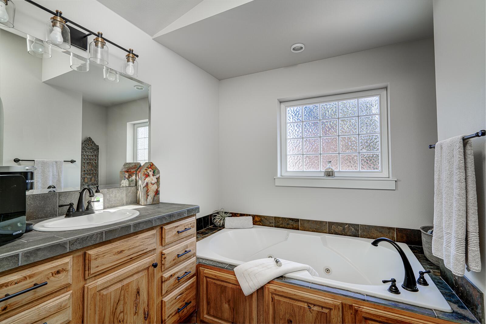 61413 Davis Lake Loop