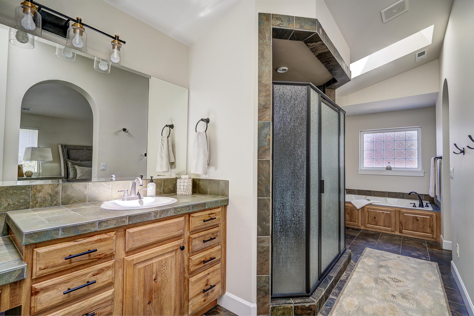 61413 Davis Lake Loop