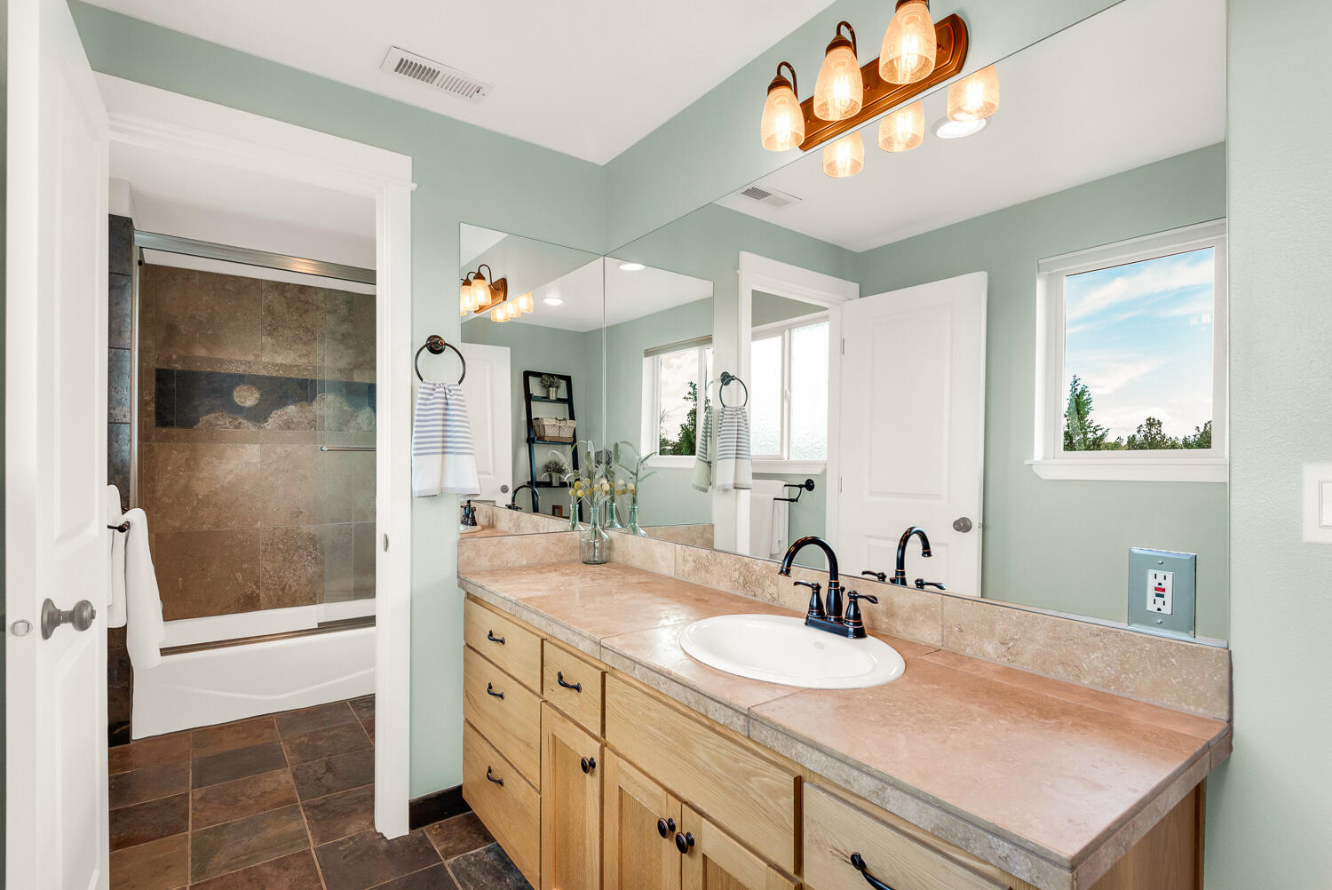 9461 NE Smith Rock Loop