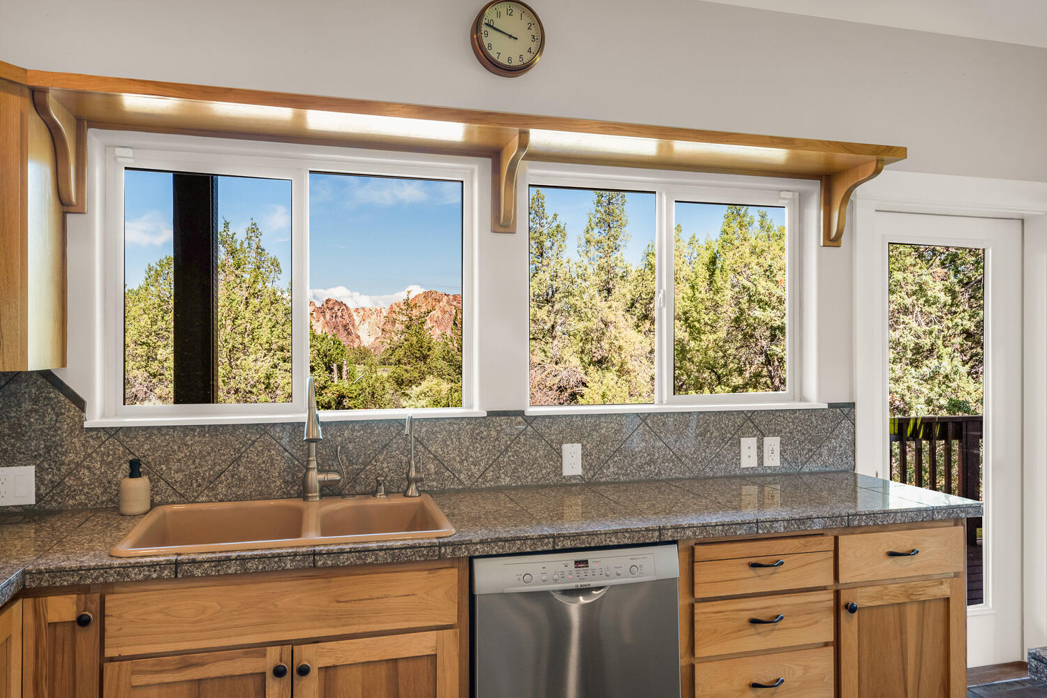 9461 NE Smith Rock Loop