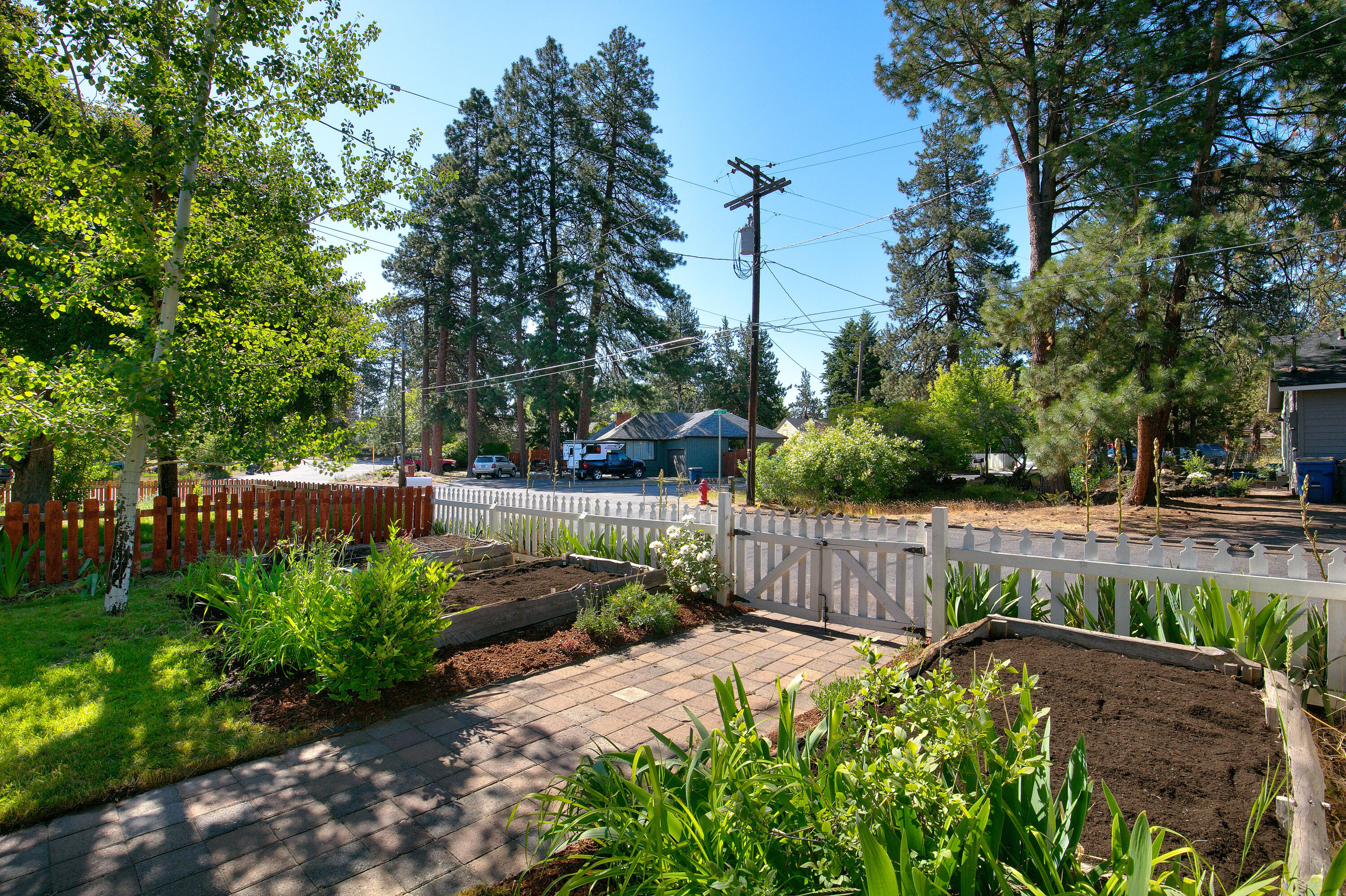388 SE Dell Lane