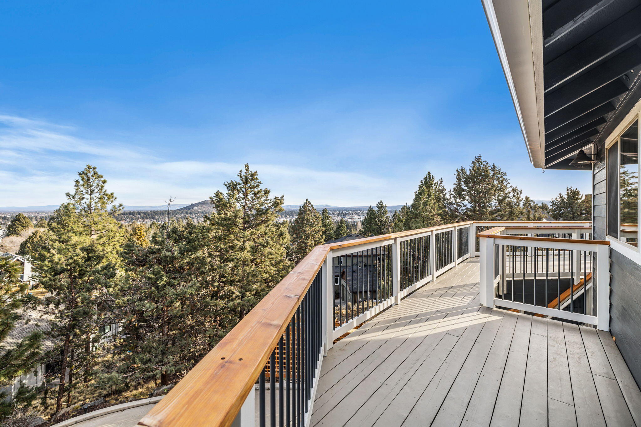 553 NW Greyhawk Avenue