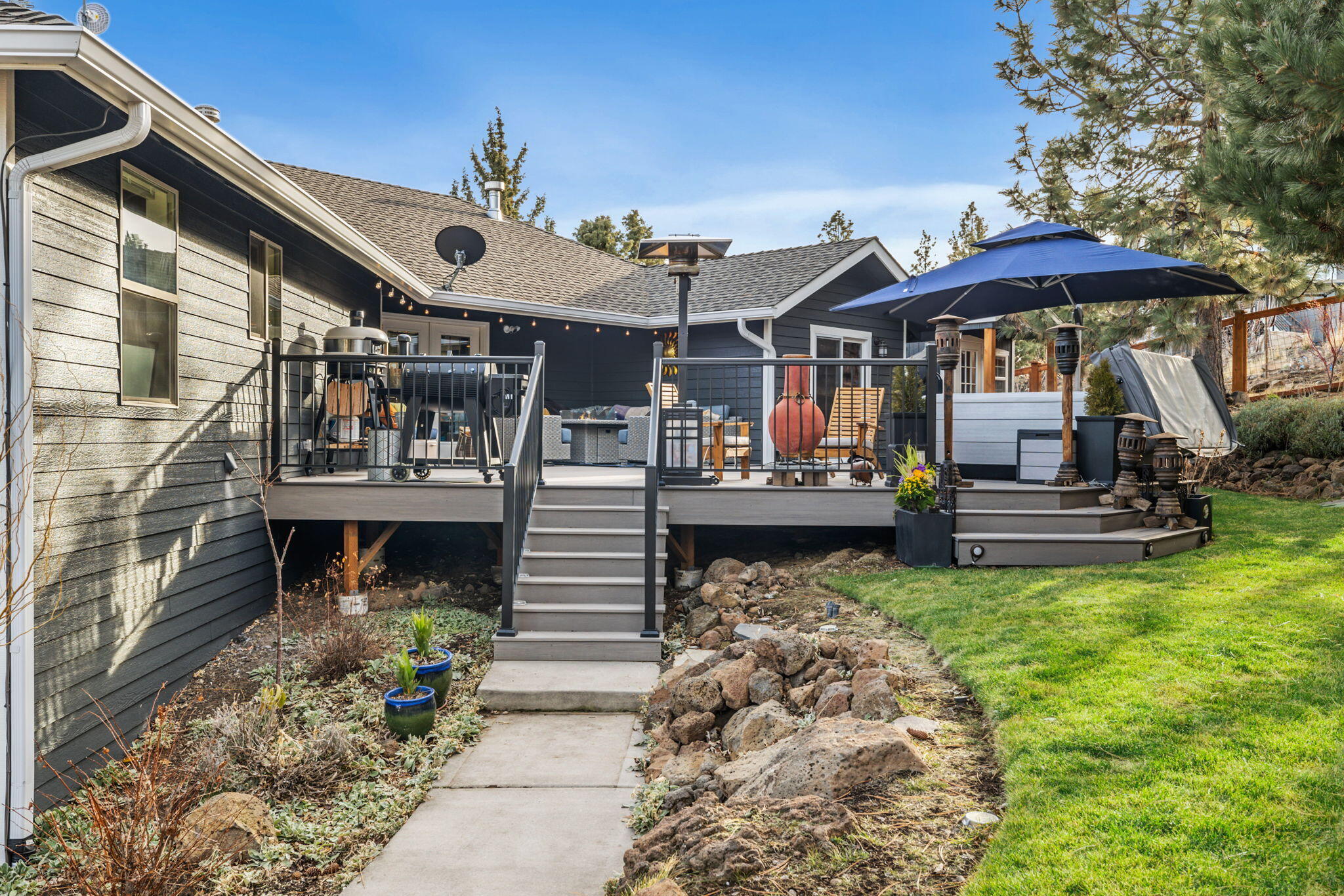 553 NW Greyhawk Avenue