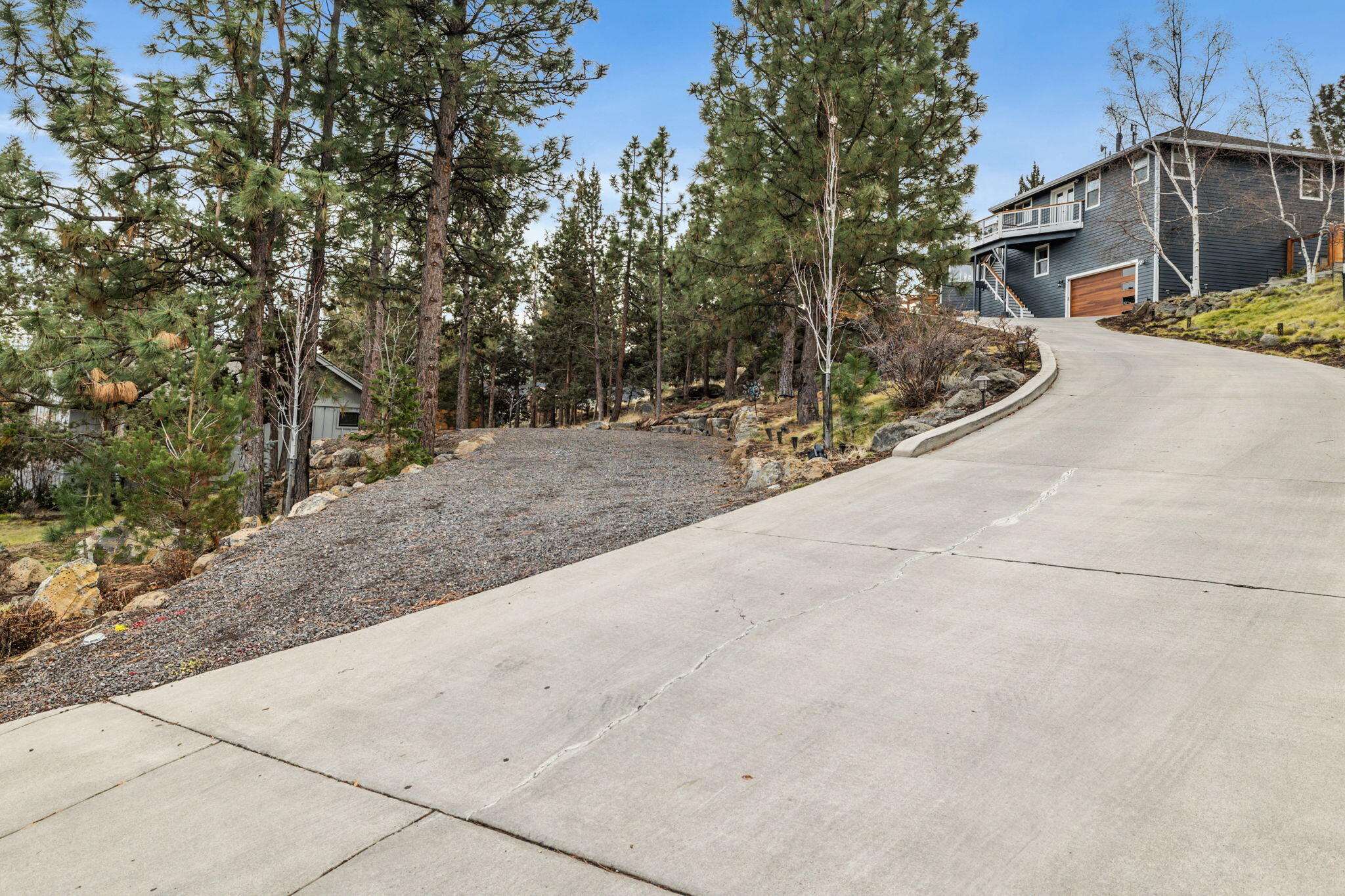 553 NW Greyhawk Avenue