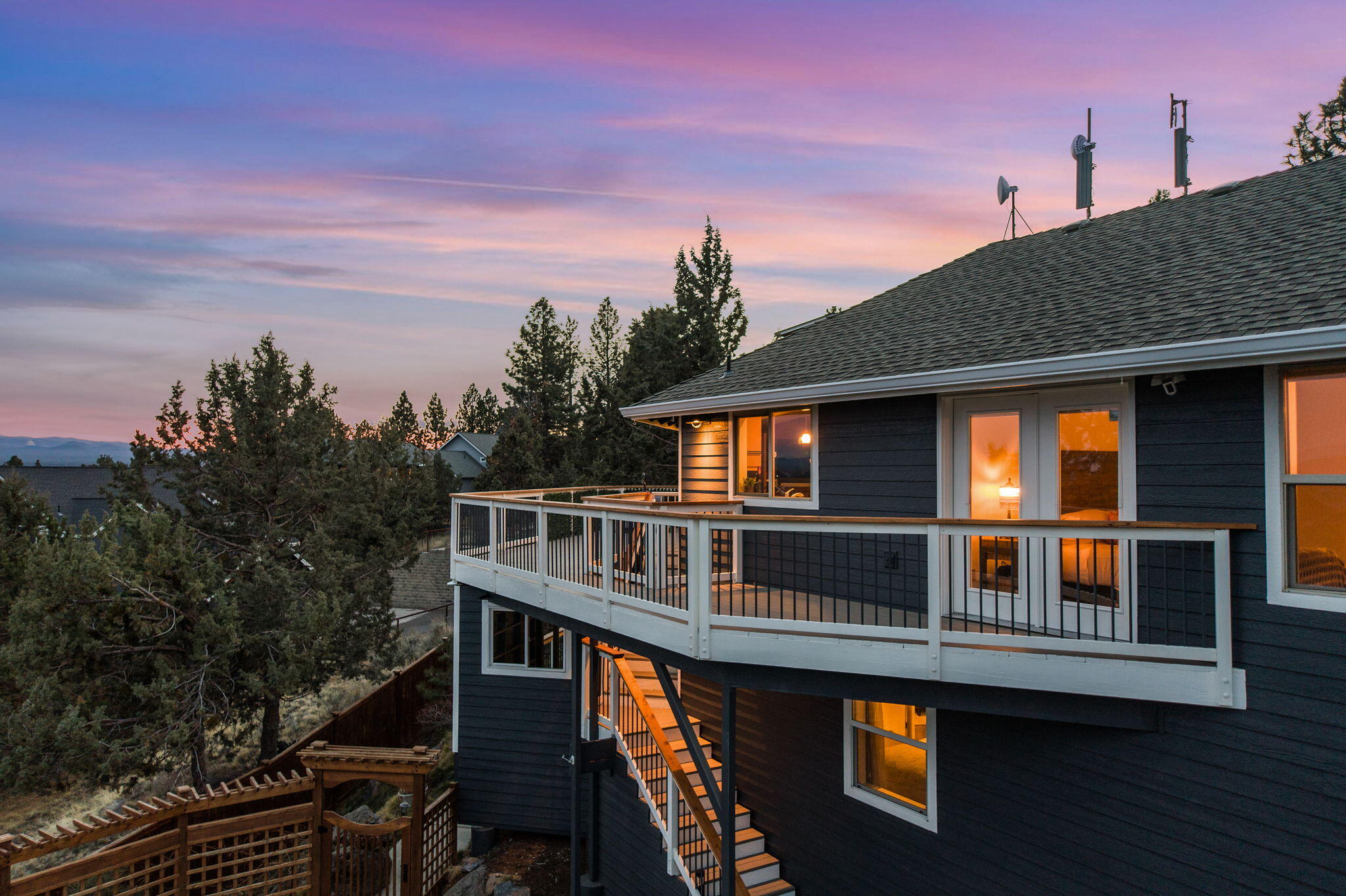 553 NW Greyhawk Avenue