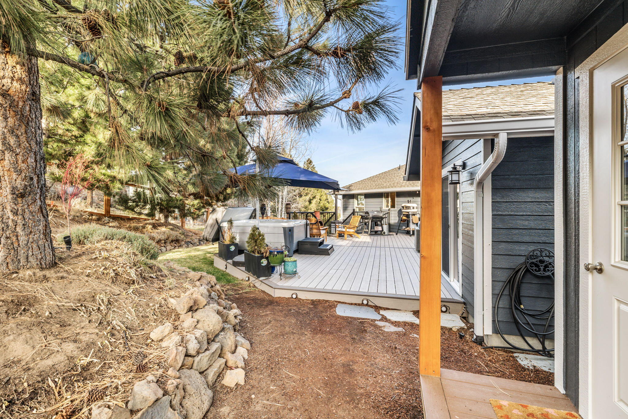 553 NW Greyhawk Avenue