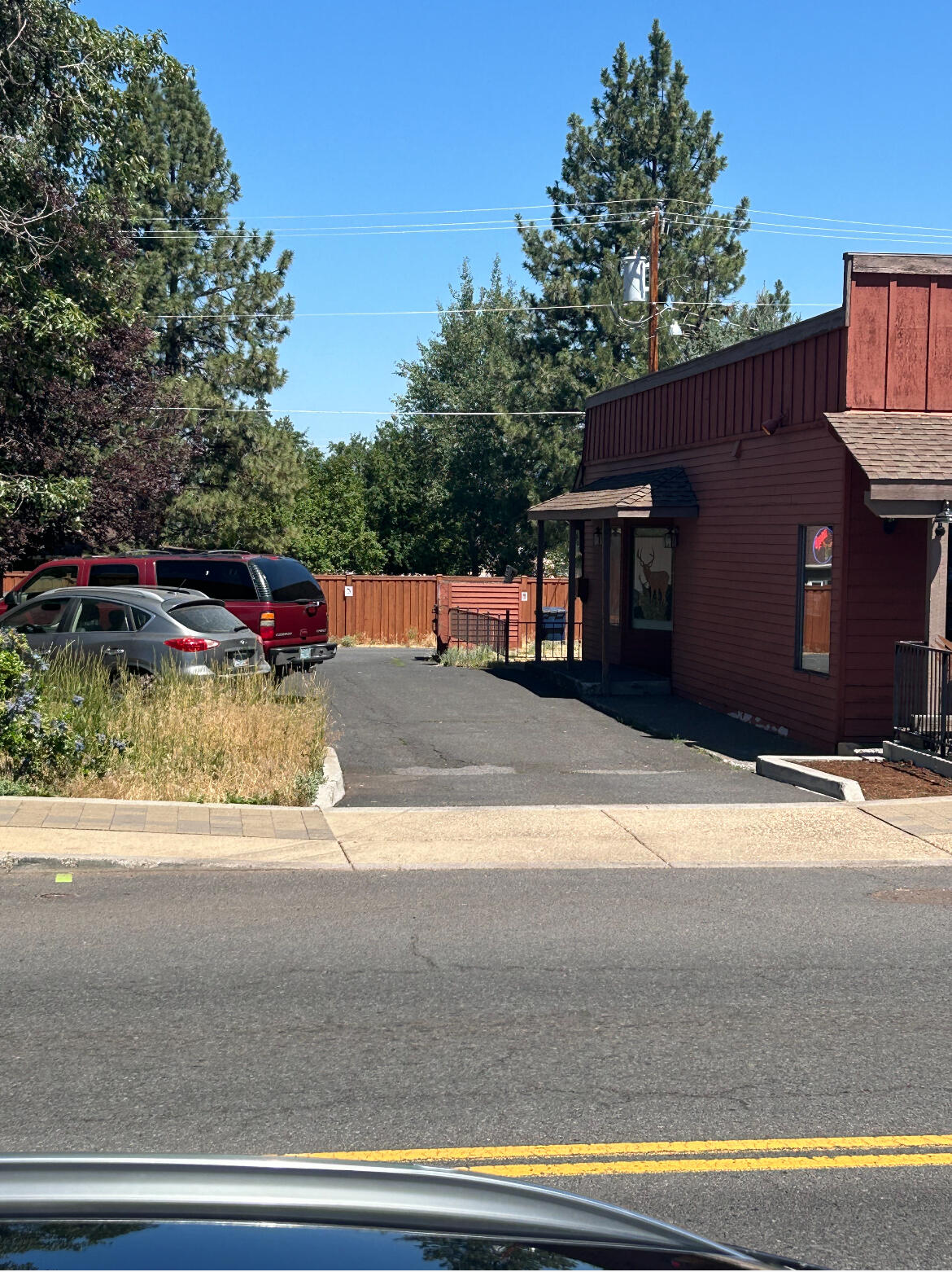 220 W Cascade Avenue