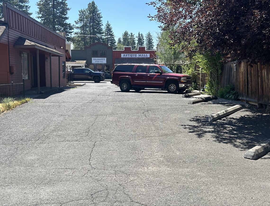 220 W Cascade Avenue