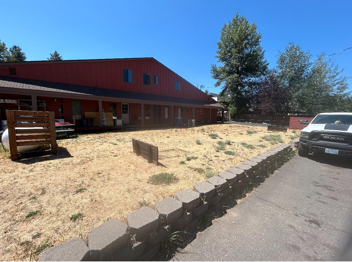 220 W Cascade Avenue