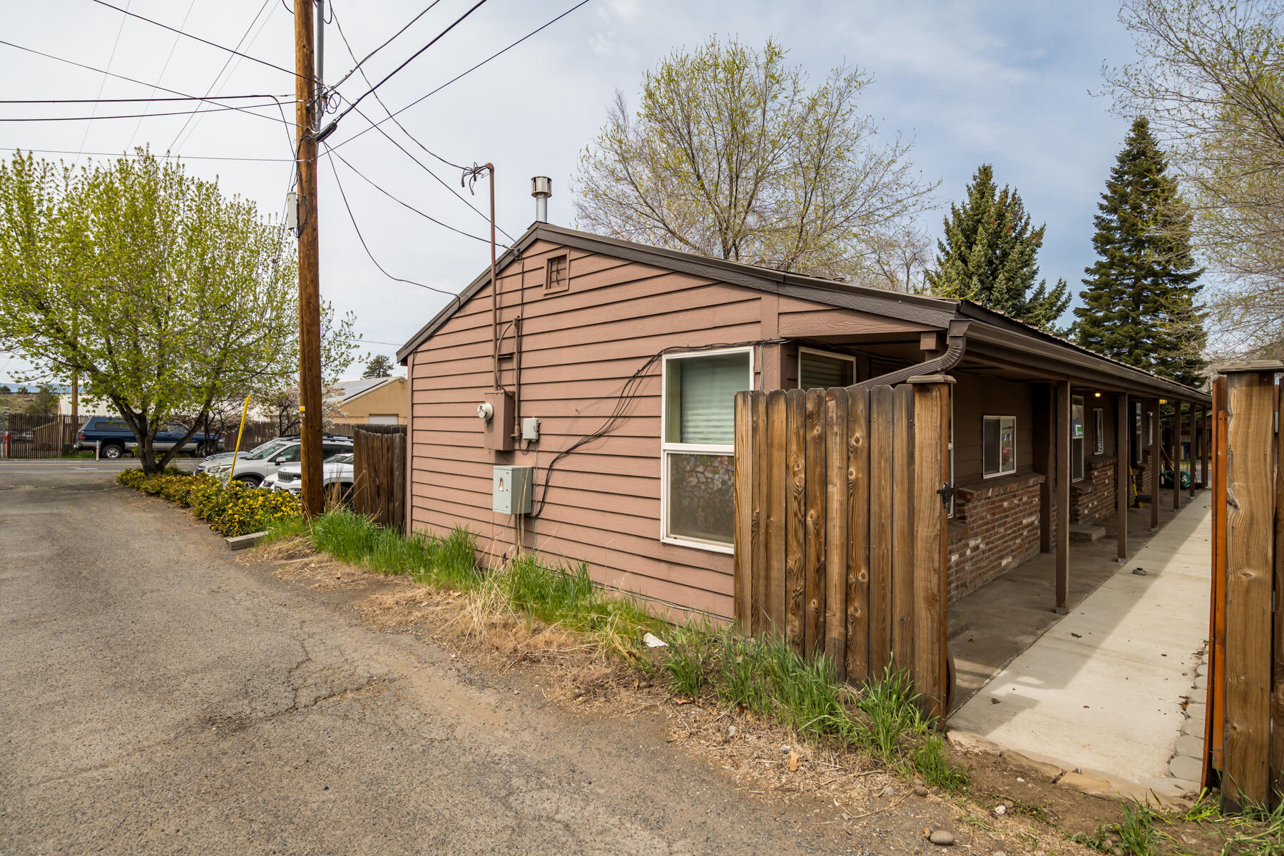 221 SE Davis Avenue