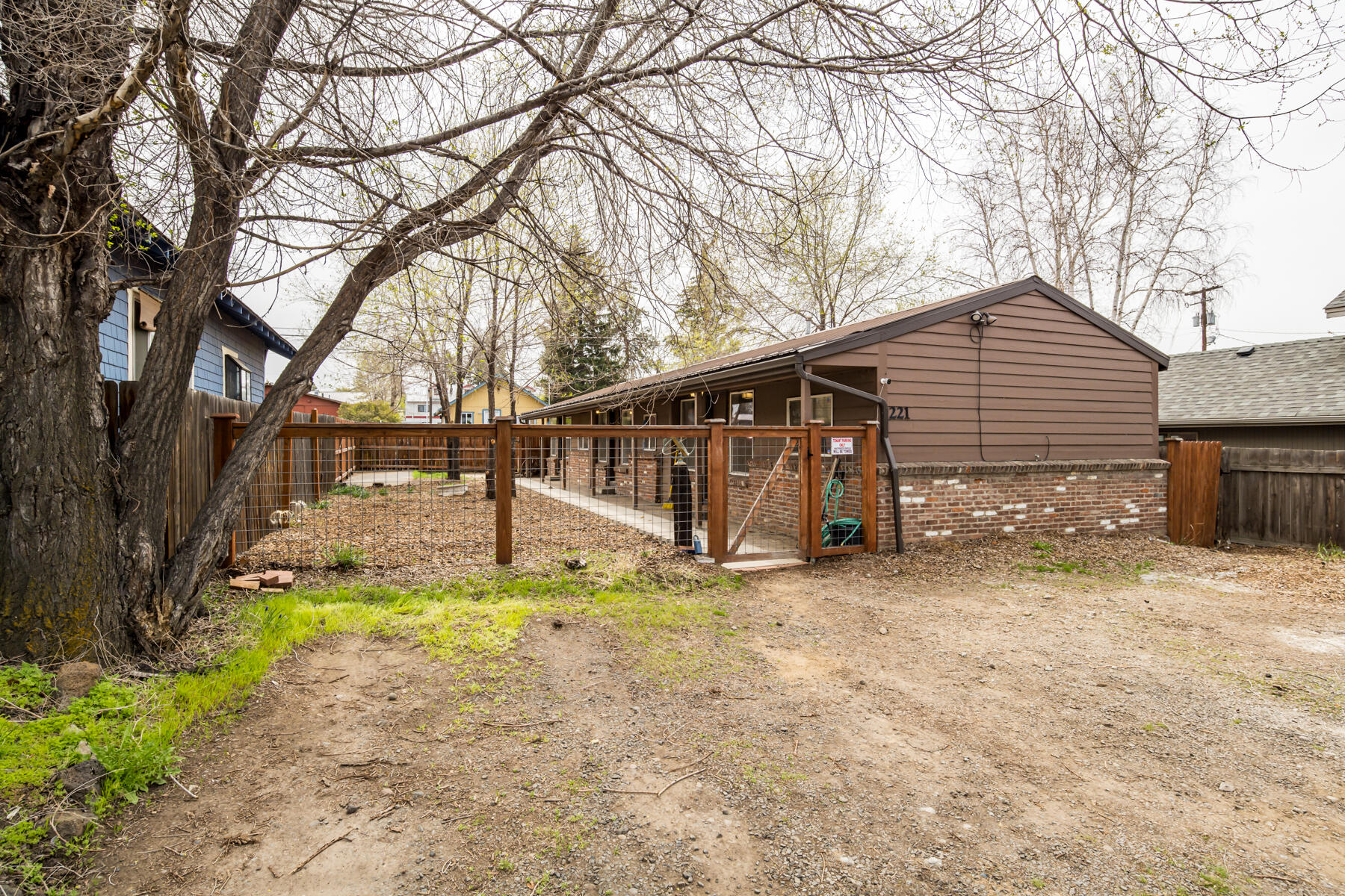 221 SE Davis Avenue