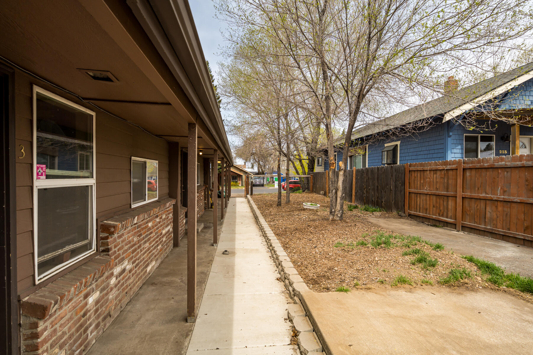 221 SE Davis Avenue