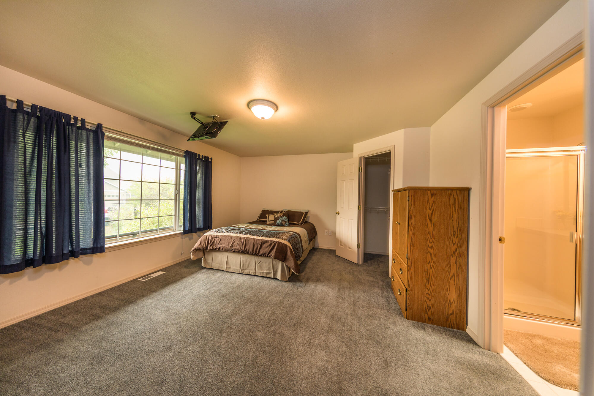 3325 NE Mendenhall Drive