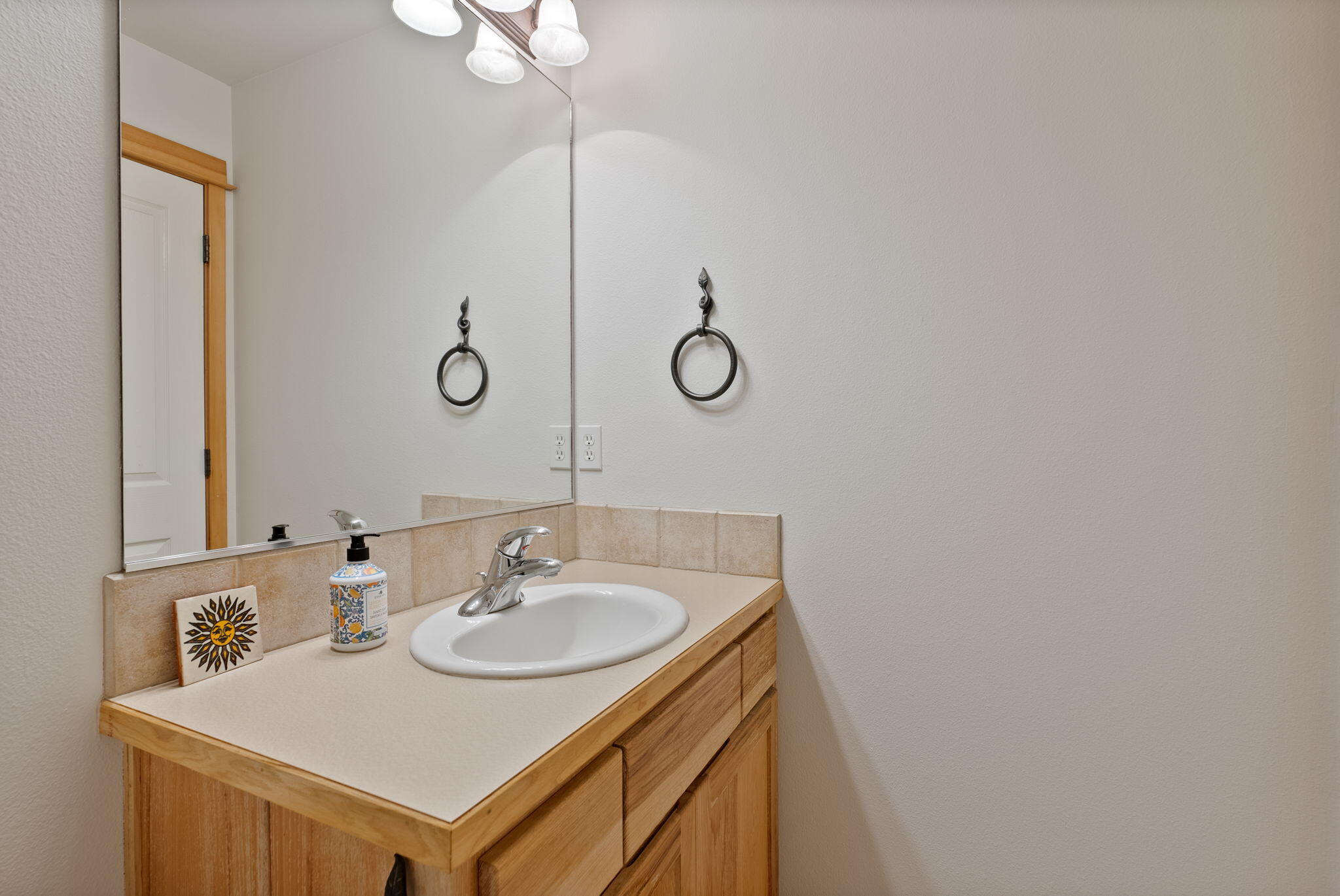 60808 Sawtooth Mountain Lane SE