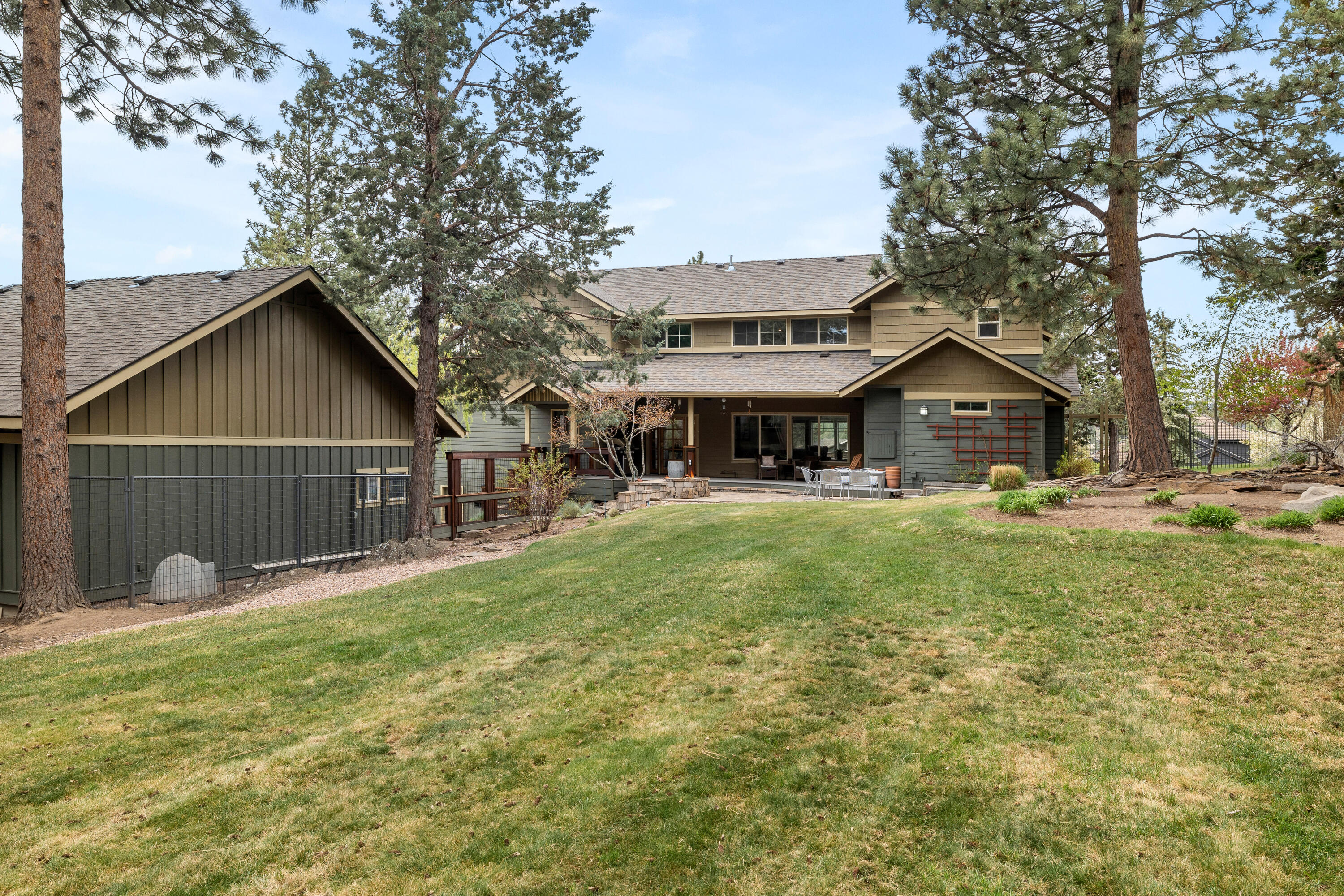 2832 NW Polarstar Avenue