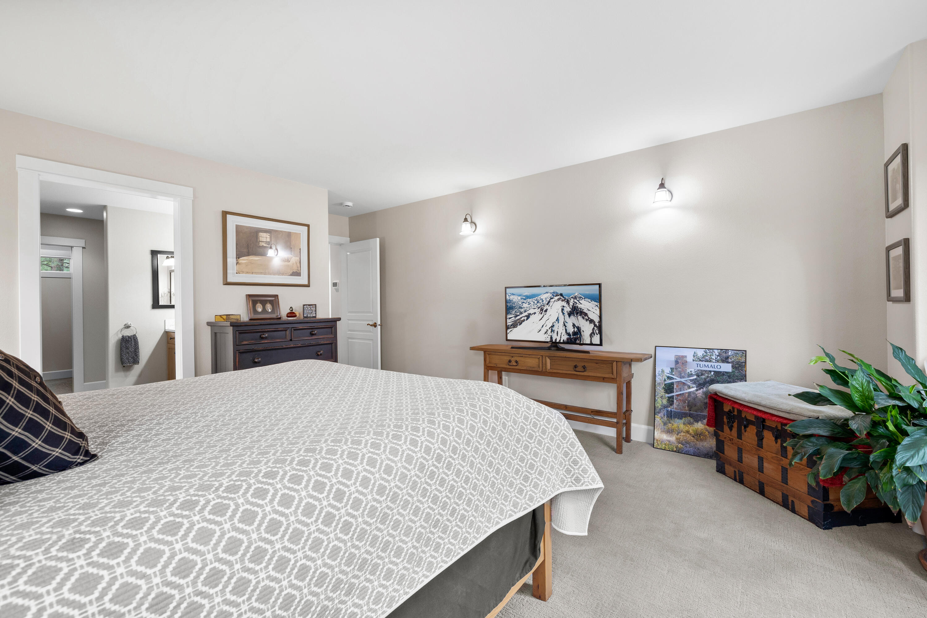 2832 NW Polarstar Avenue