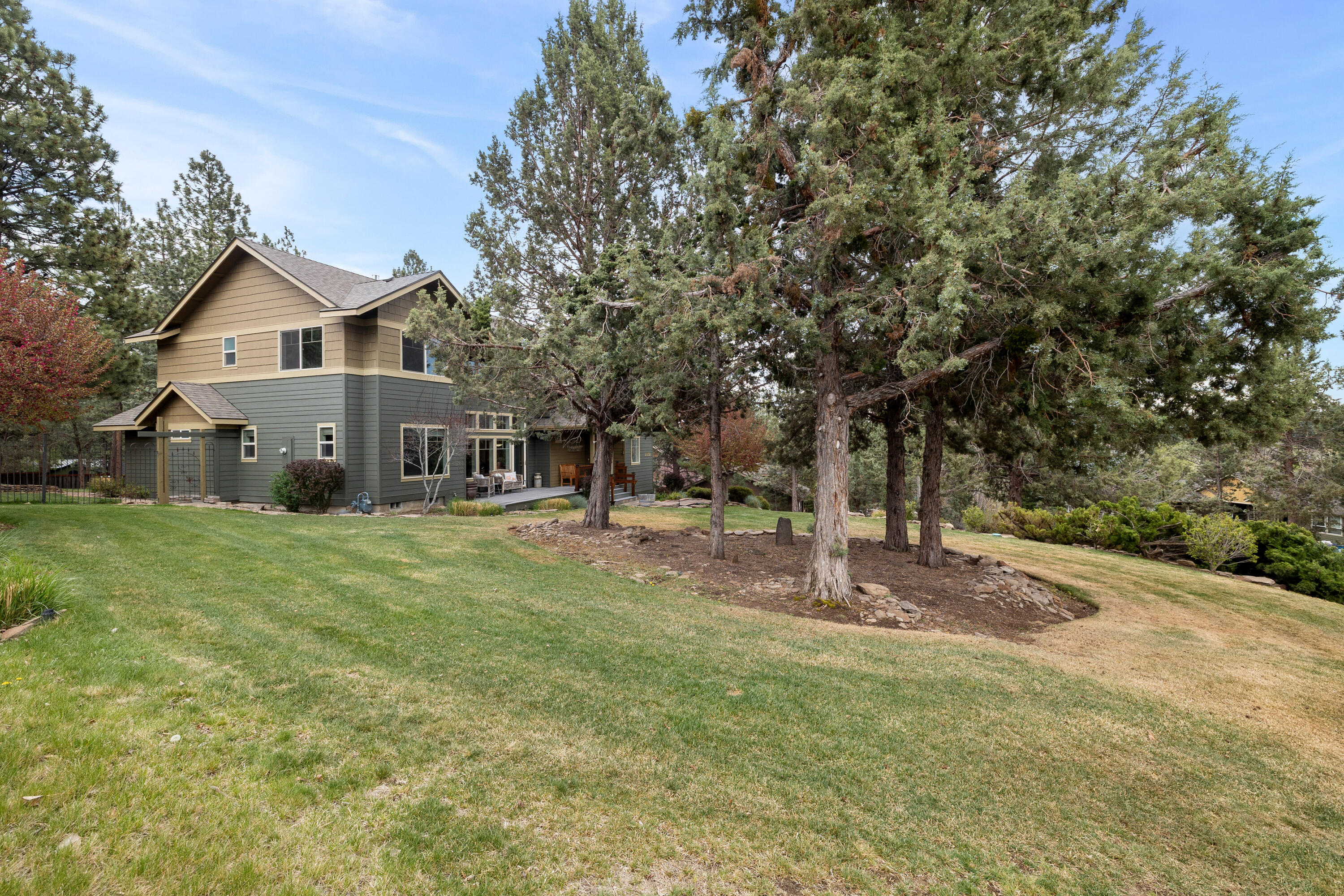 2832 NW Polarstar Avenue