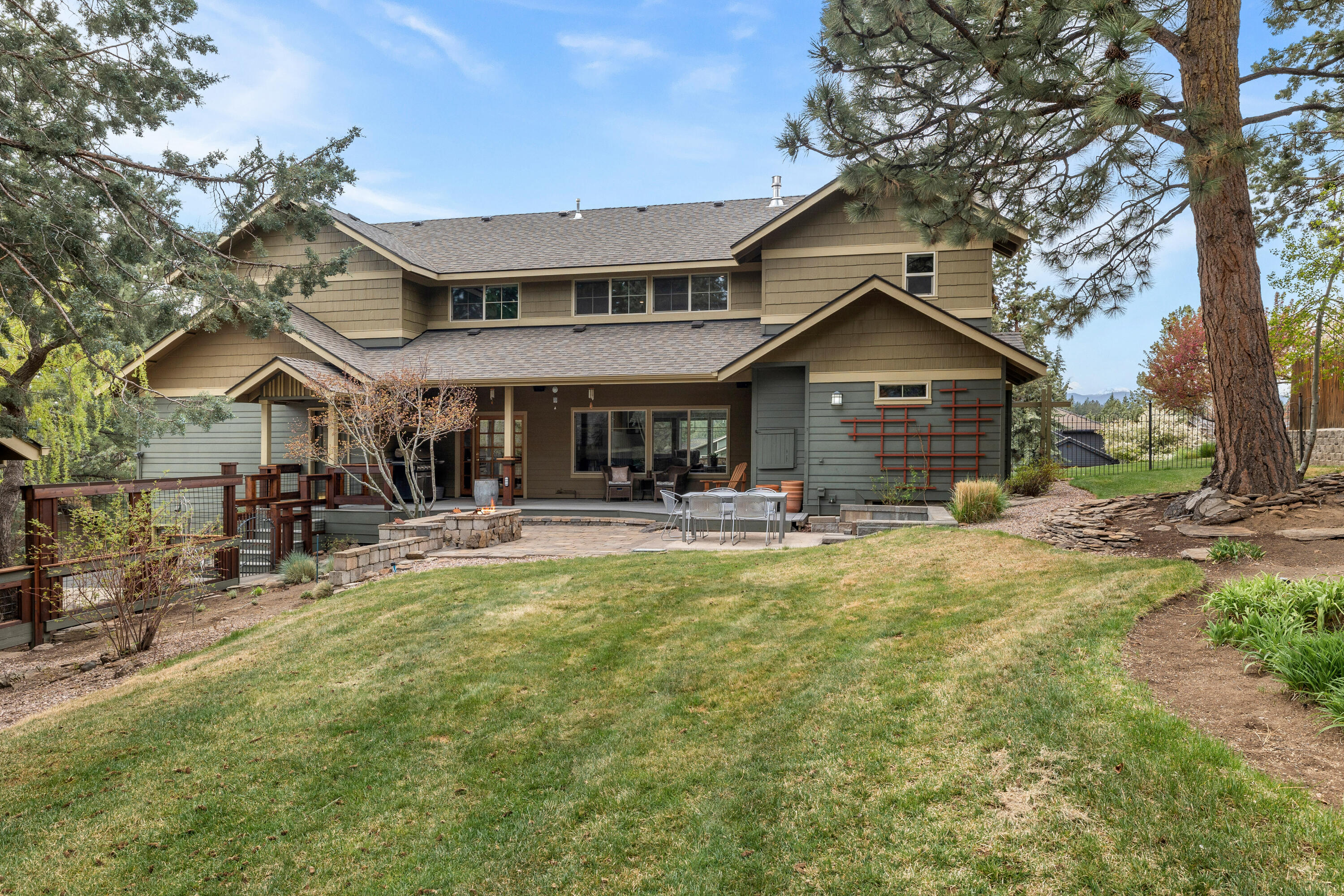 2832 NW Polarstar Avenue