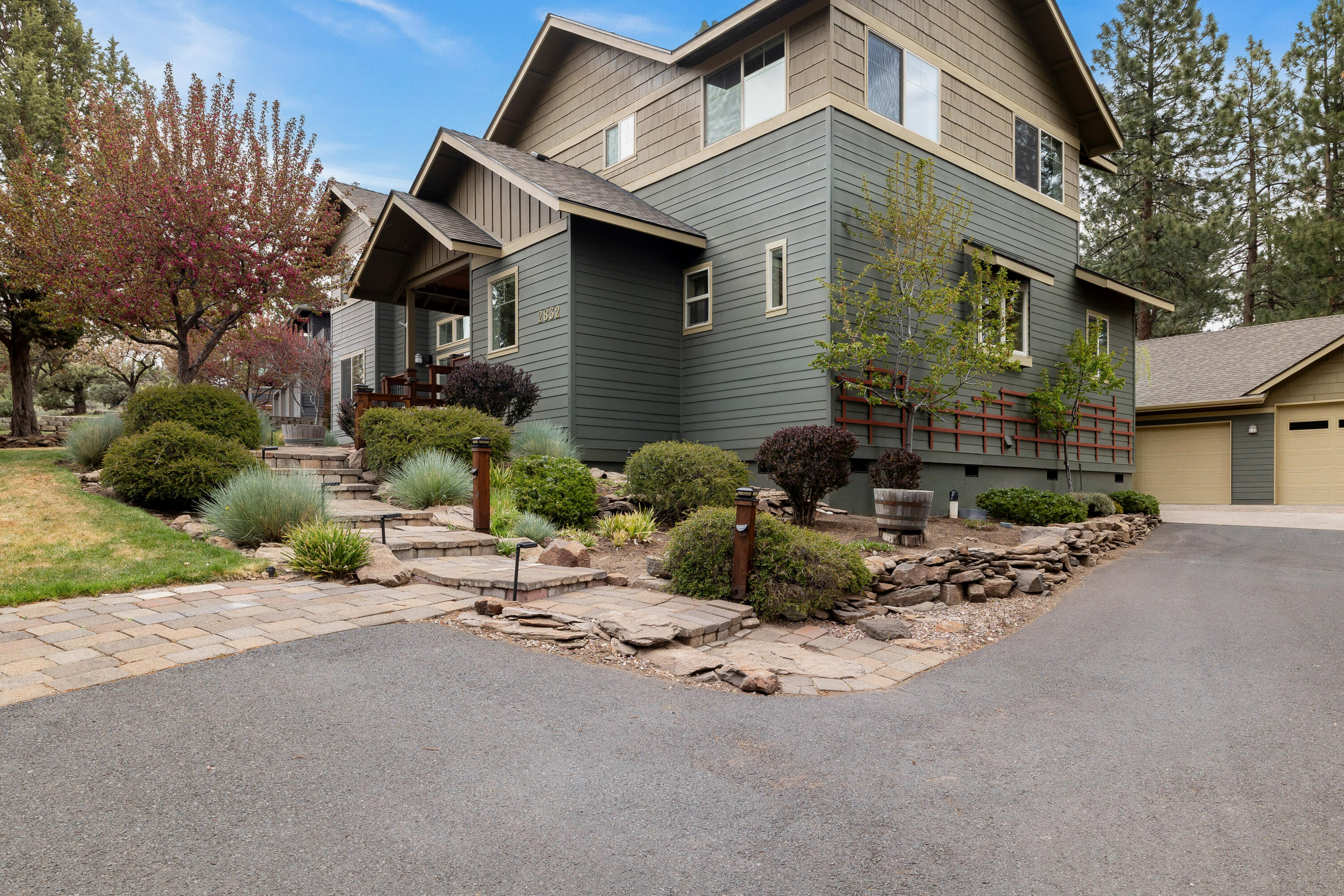 2832 NW Polarstar Avenue