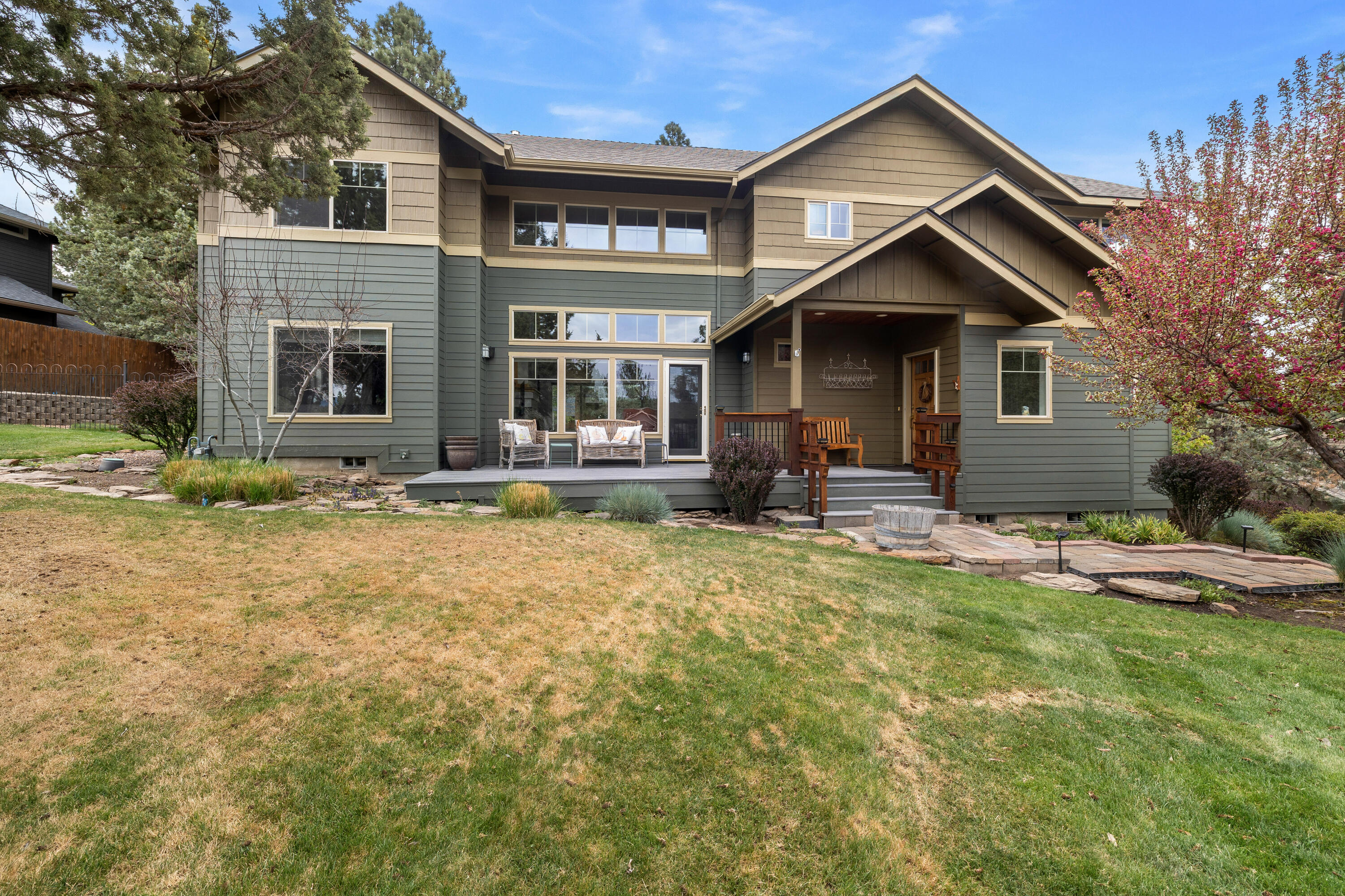 2832 NW Polarstar Avenue