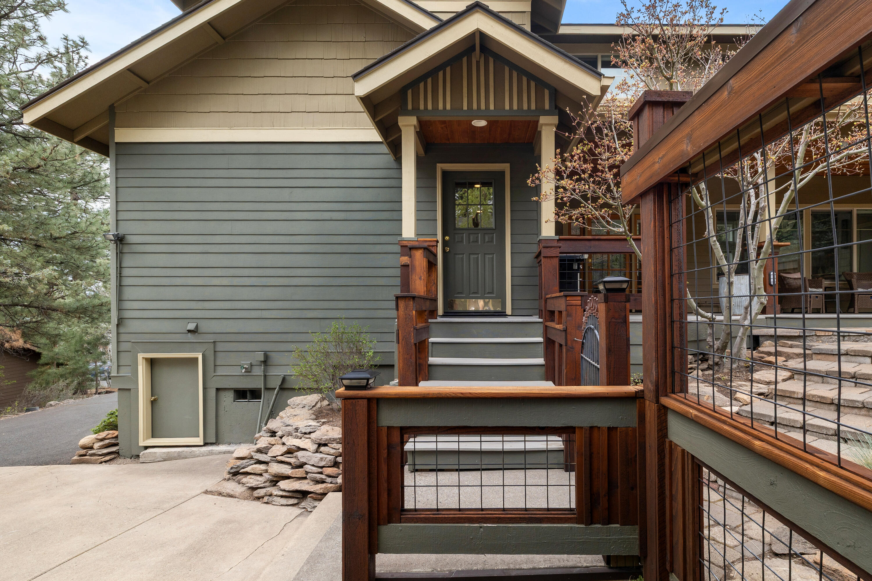 2832 NW Polarstar Avenue