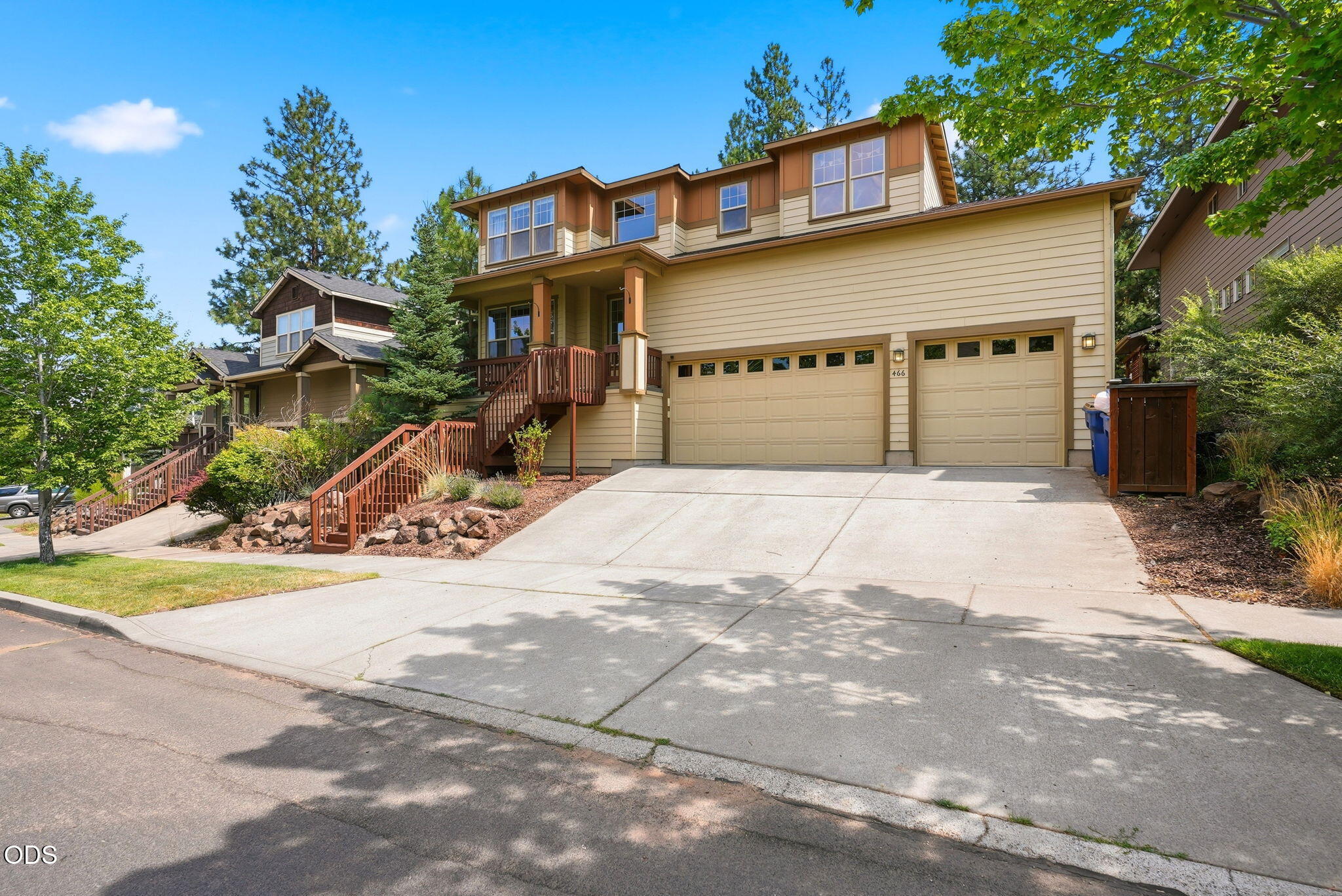 466 NW Flagline Drive