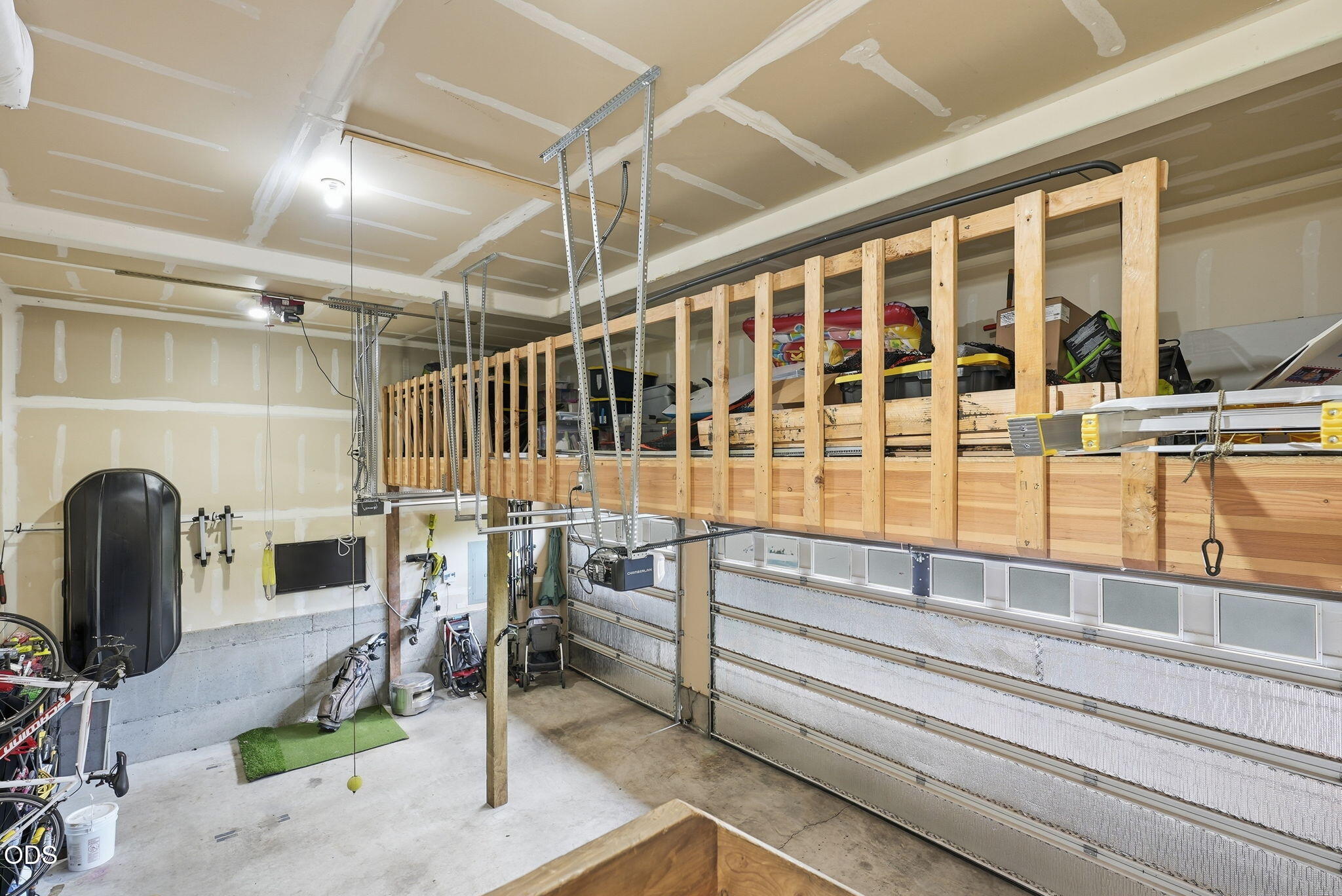 466 NW Flagline Drive