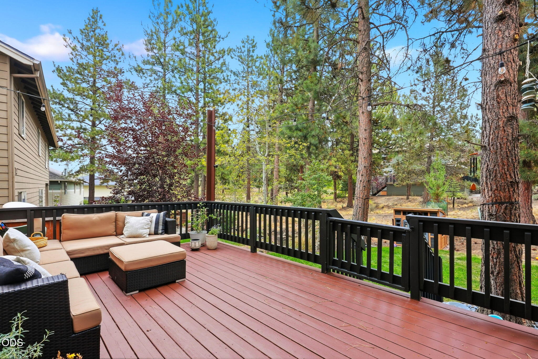 466 NW Flagline Drive